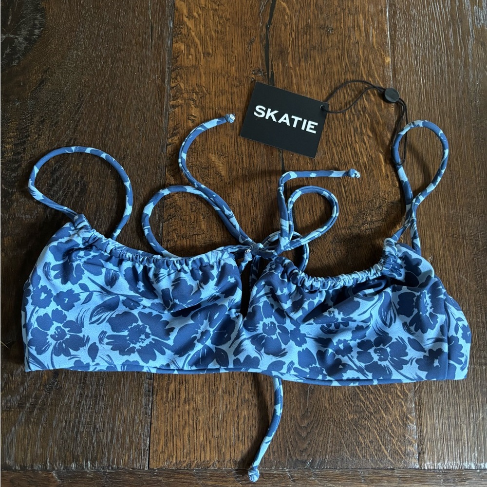 Skatie Demi Top in Blu Floral Print Nanuku Small NWT